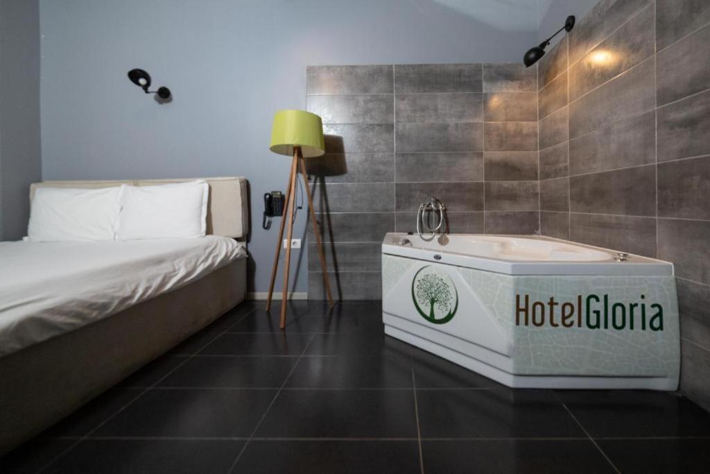 Hotel Gloria Ks Приштина Екстер'єр фото