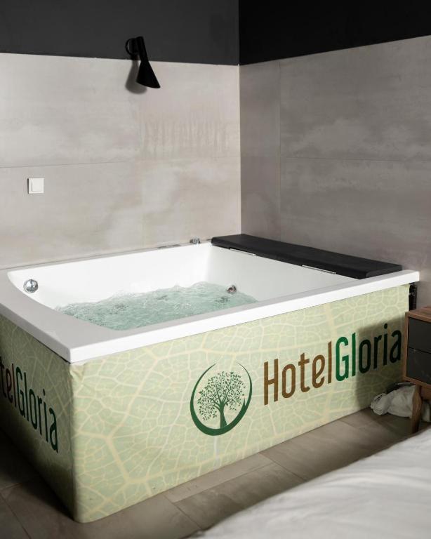 Hotel Gloria Ks Приштина Екстер'єр фото