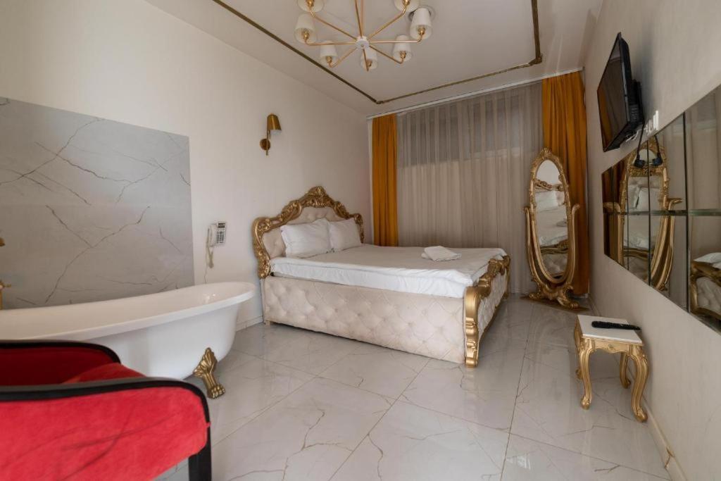 Hotel Gloria Ks Приштина Екстер'єр фото